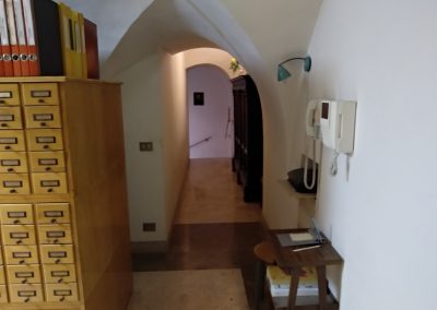 W głębi zejście do kaplicy.