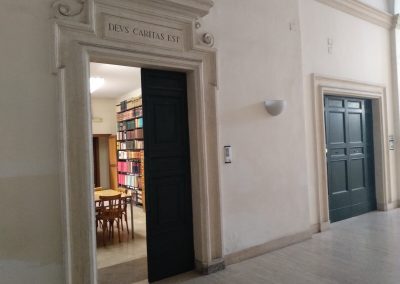 Główne wejście do czytelni.